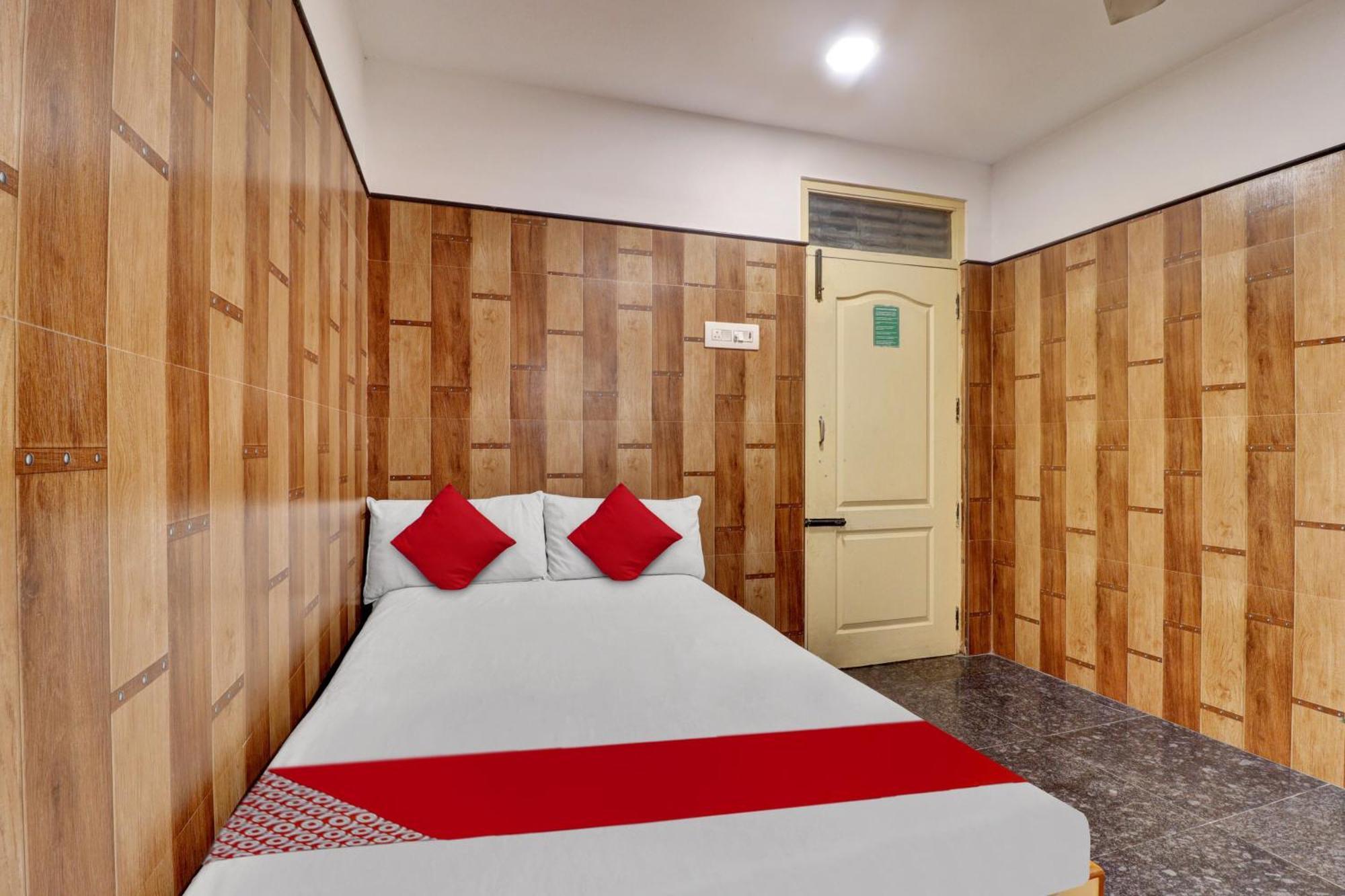 Oyo Flagship Amman Lodge Chennimalai Extérieur photo
