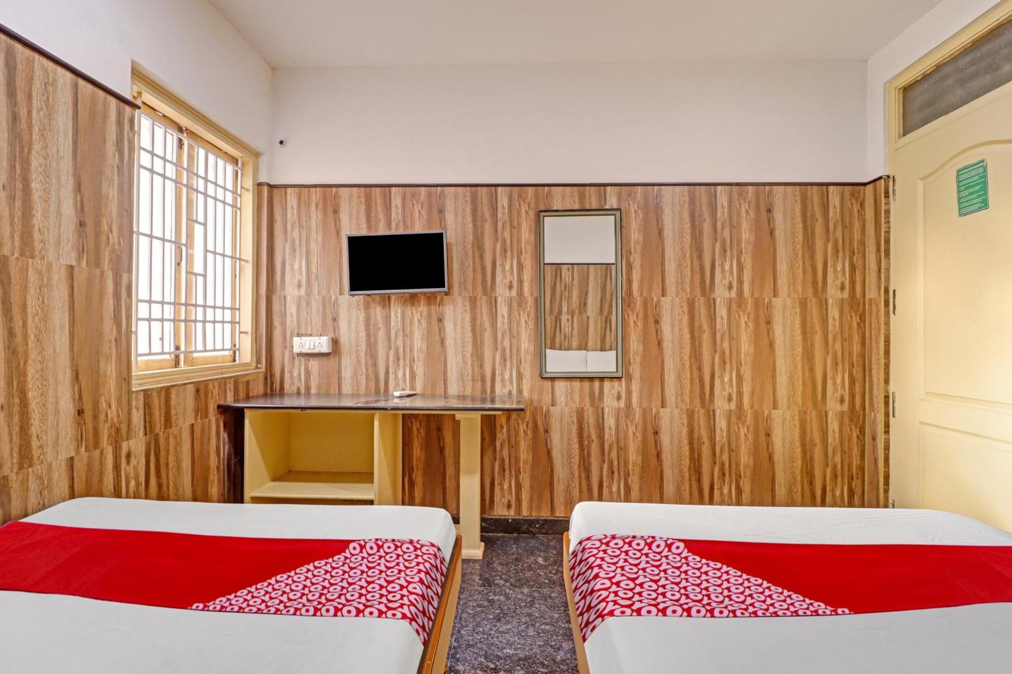 Oyo Flagship Amman Lodge Chennimalai Extérieur photo