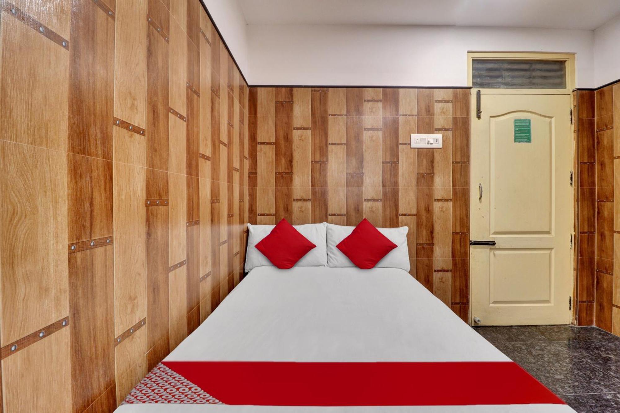 Oyo Flagship Amman Lodge Chennimalai Extérieur photo