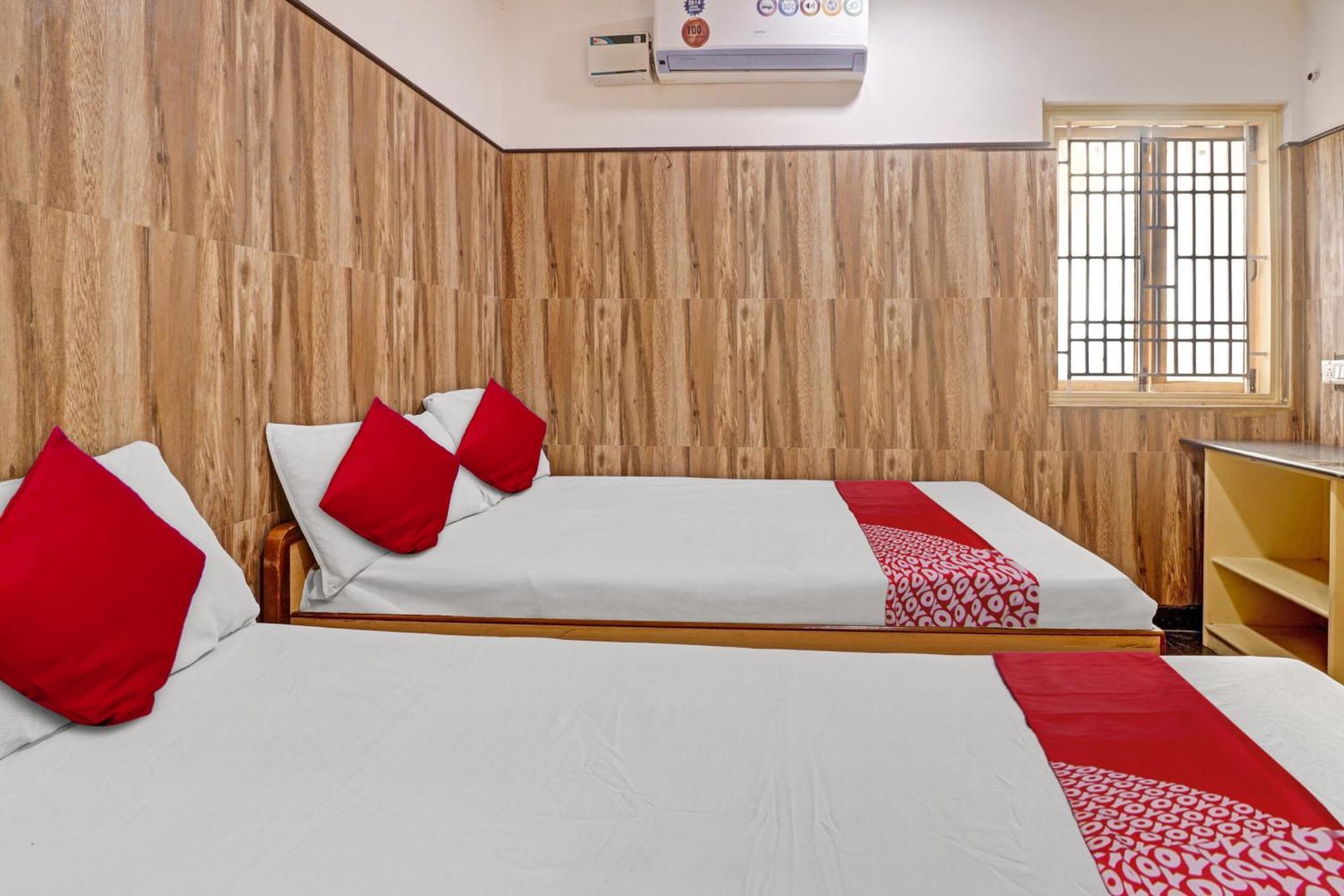 Oyo Flagship Amman Lodge Chennimalai Extérieur photo